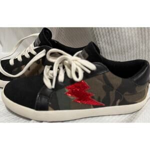 BRAND NEW Little Chicken Camo Boys Sneakers - Size 12
